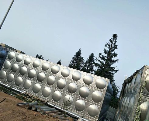 為什么不銹鋼水箱板材表面要設(shè)計鼓起來的形狀呢？